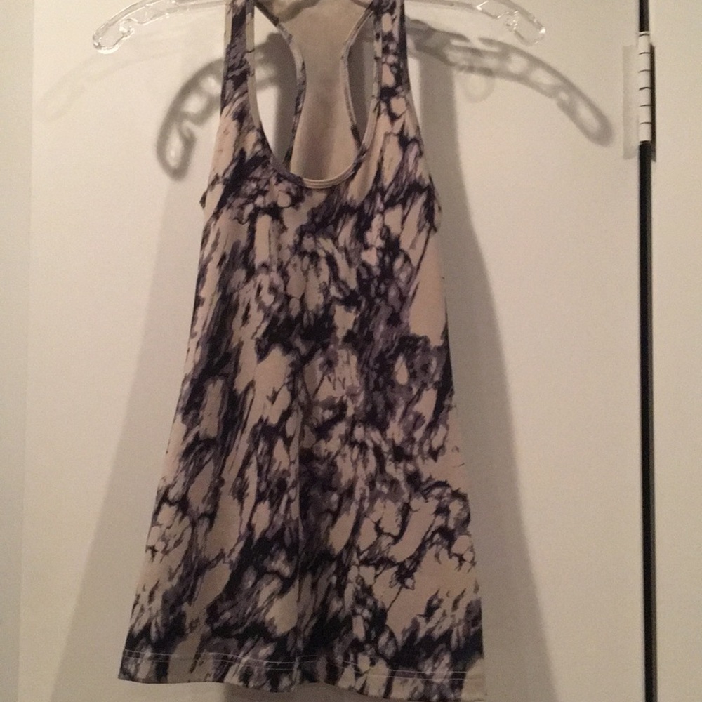 Lululemon tank in a very cool print! XS